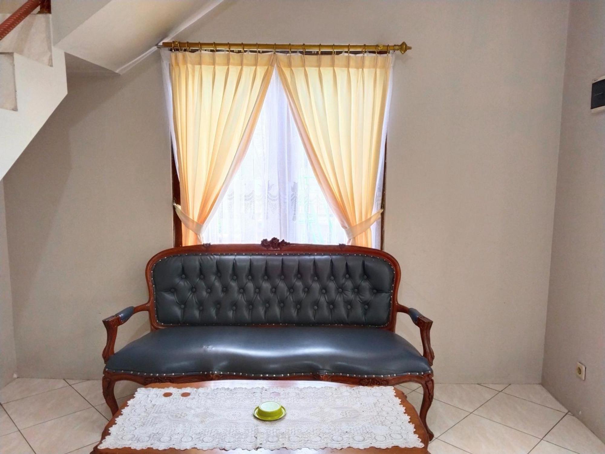 Villa Yustisia Curug 7 Cilember Кисаруа Екстериор снимка