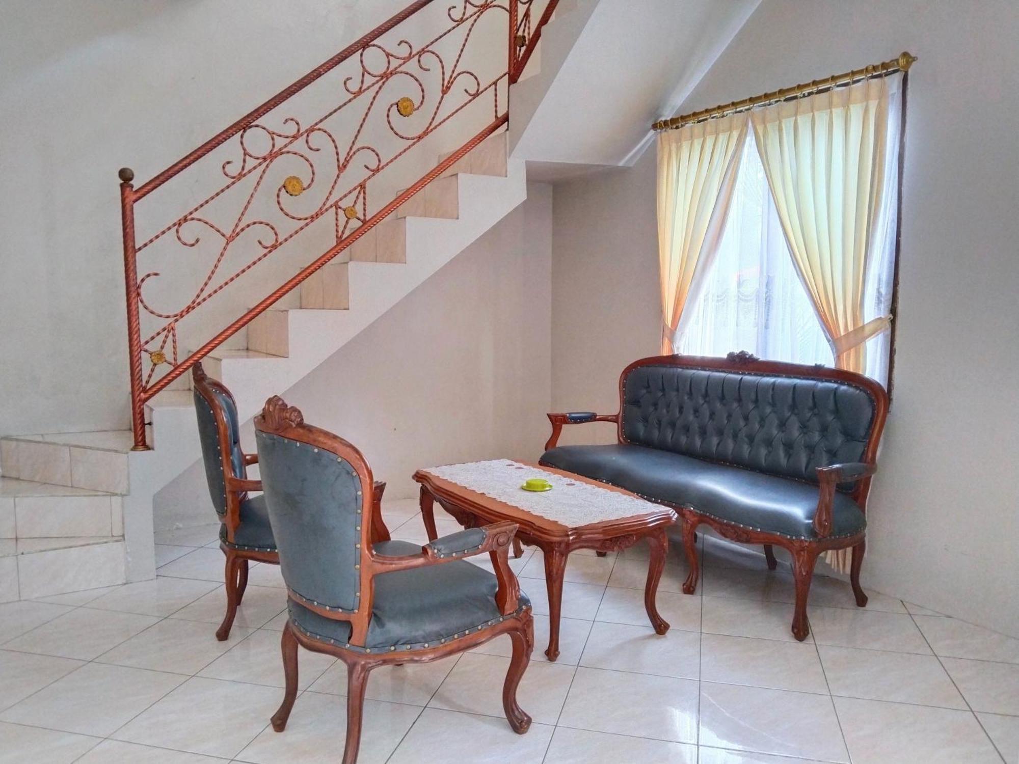 Villa Yustisia Curug 7 Cilember Кисаруа Екстериор снимка