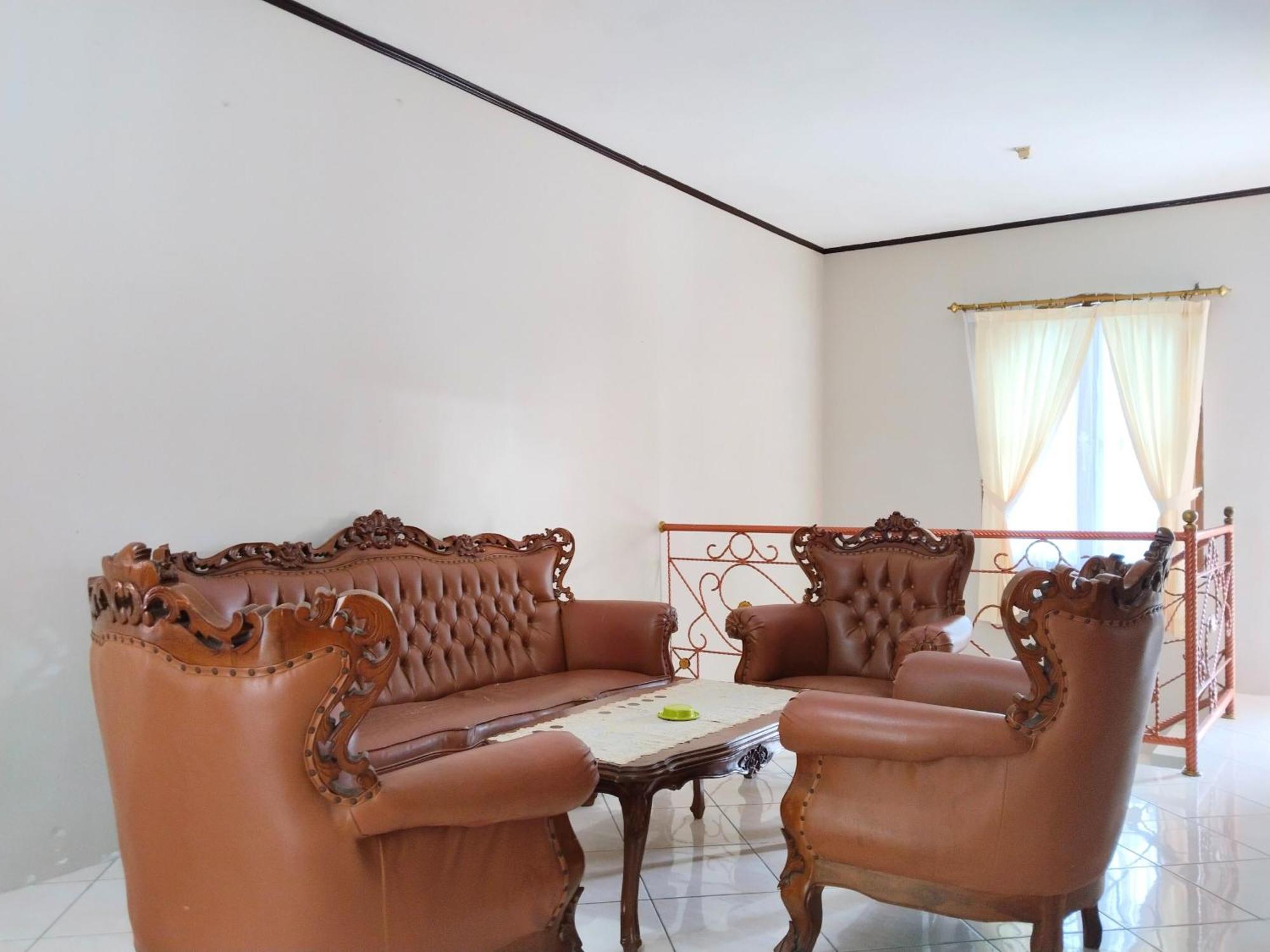 Villa Yustisia Curug 7 Cilember Кисаруа Екстериор снимка