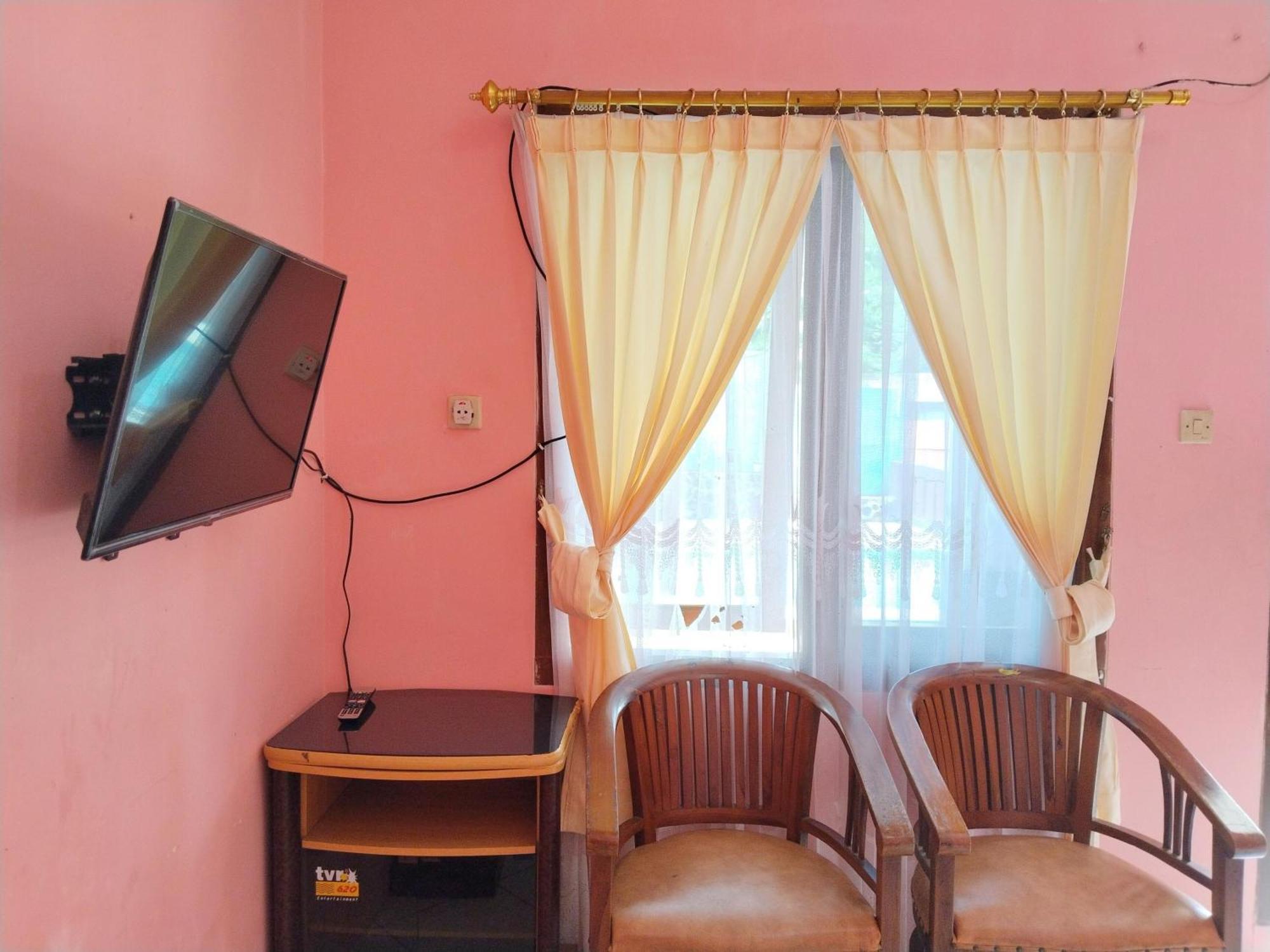 Villa Yustisia Curug 7 Cilember Кисаруа Екстериор снимка