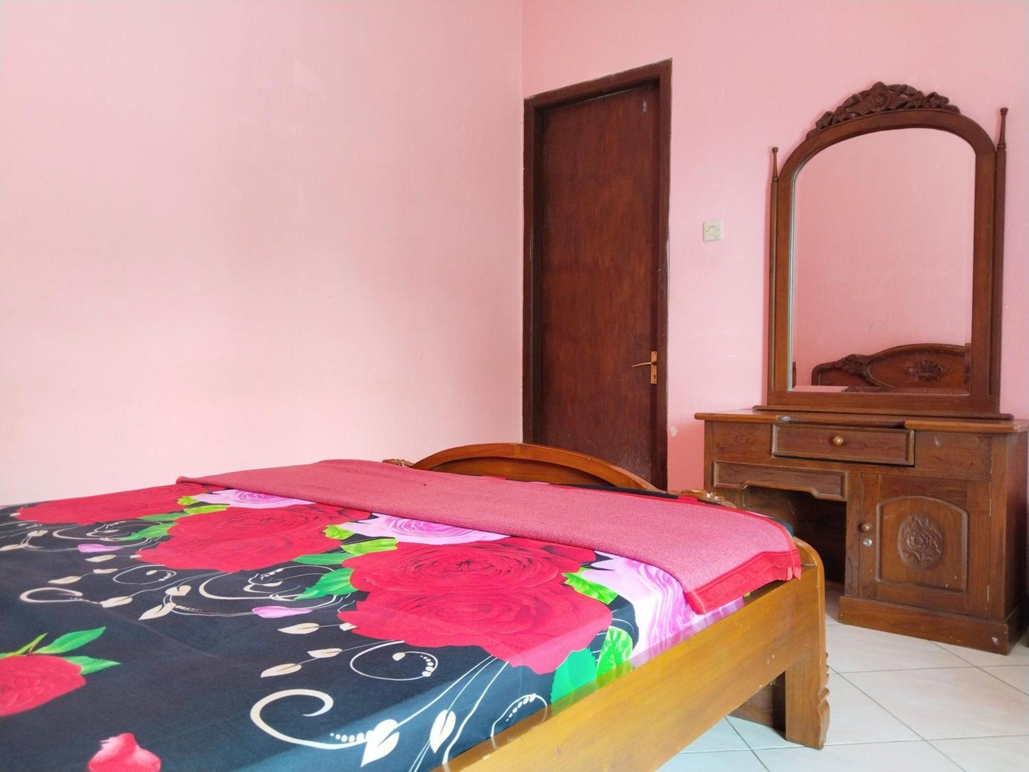 Villa Yustisia Curug 7 Cilember Кисаруа Екстериор снимка