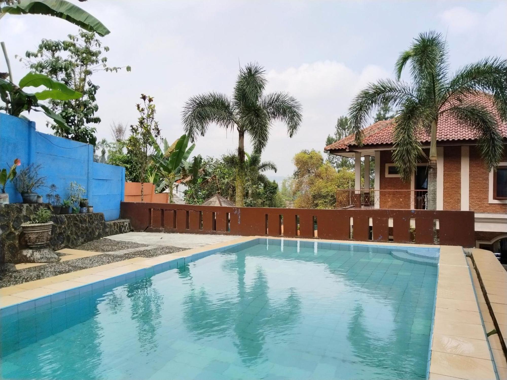 Villa Yustisia Curug 7 Cilember Кисаруа Екстериор снимка
