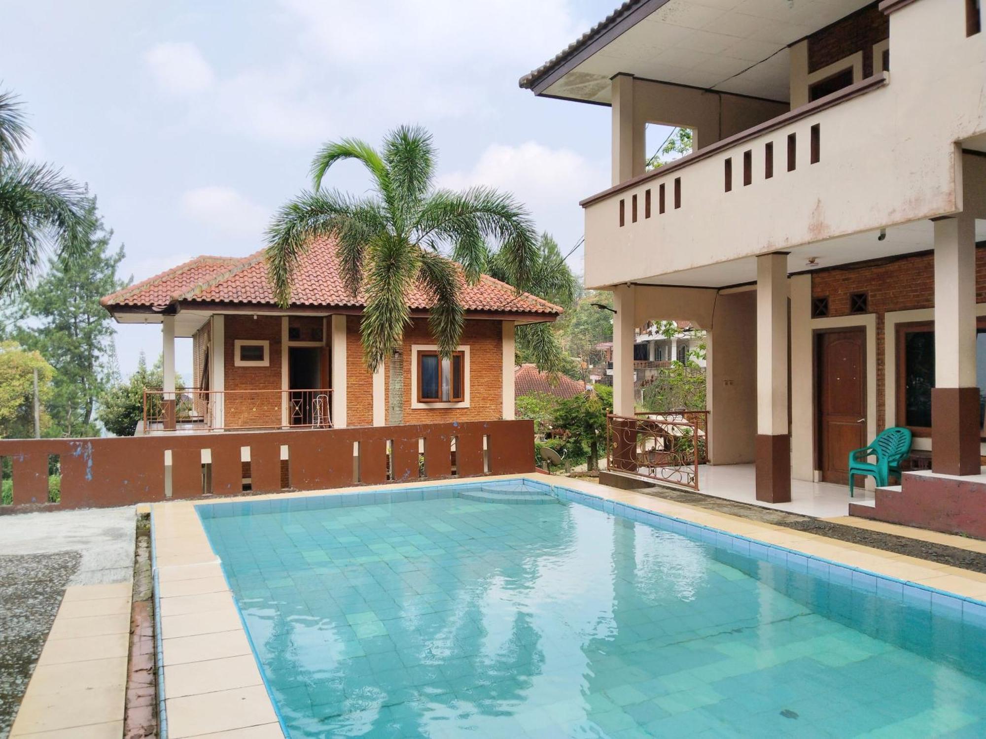Villa Yustisia Curug 7 Cilember Кисаруа Екстериор снимка
