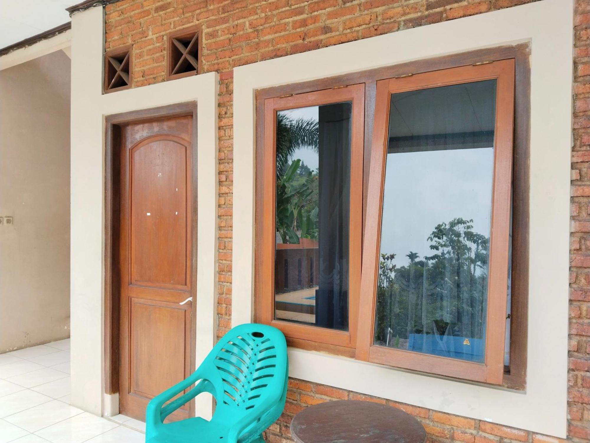 Villa Yustisia Curug 7 Cilember Кисаруа Екстериор снимка