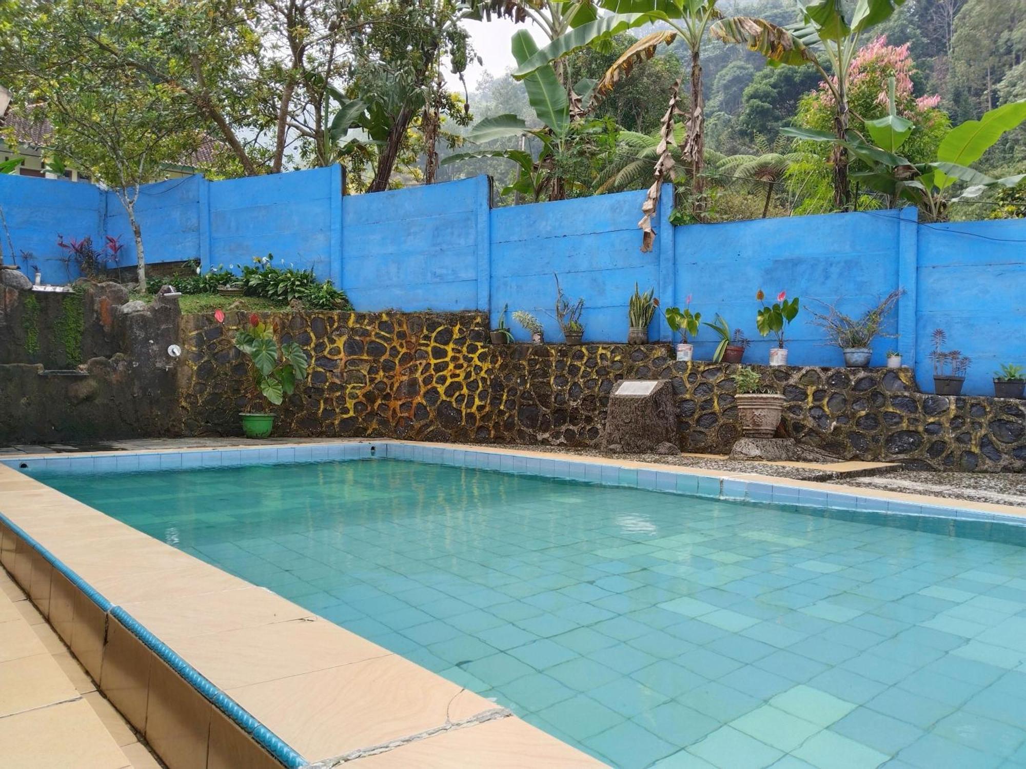 Villa Yustisia Curug 7 Cilember Кисаруа Екстериор снимка